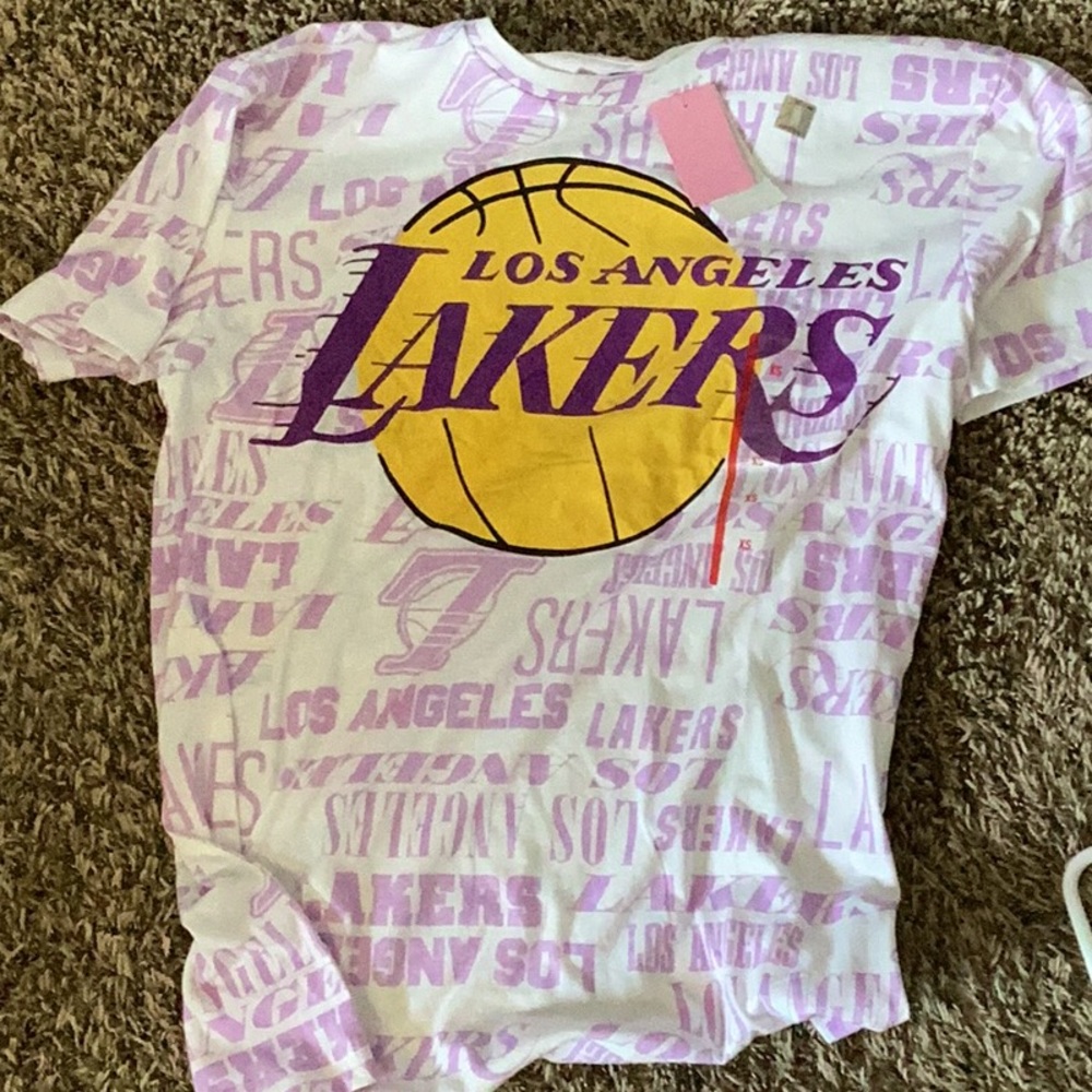 NWT Women’s Lakers NBA T-Shirt
